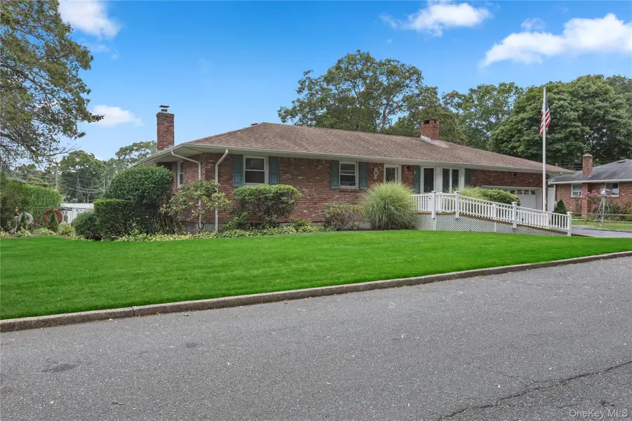 18 Sterling Place, Sayville, NY 11782 - Image #2