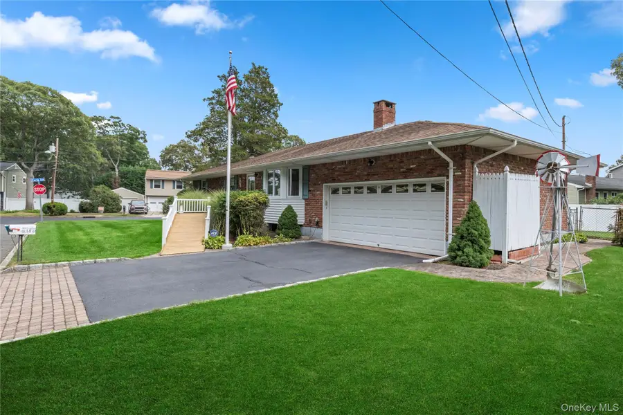 18 Sterling Place, Sayville, NY 11782 - Image #3