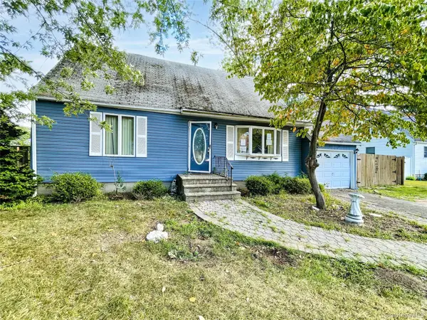 23 Woods Lane, Centereach, NY 11720