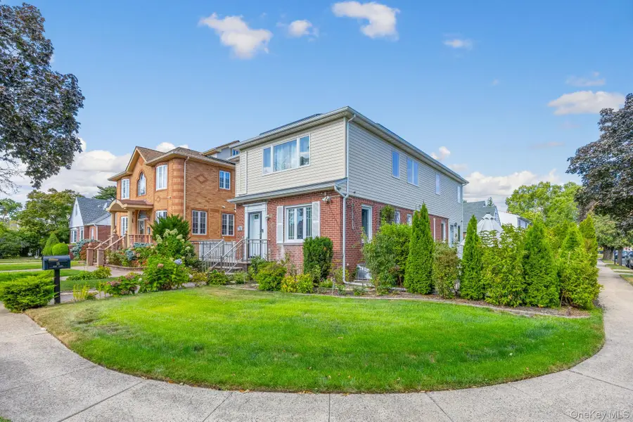 18 Rose Lane, New Hyde Park, NY 11040 - Image #2