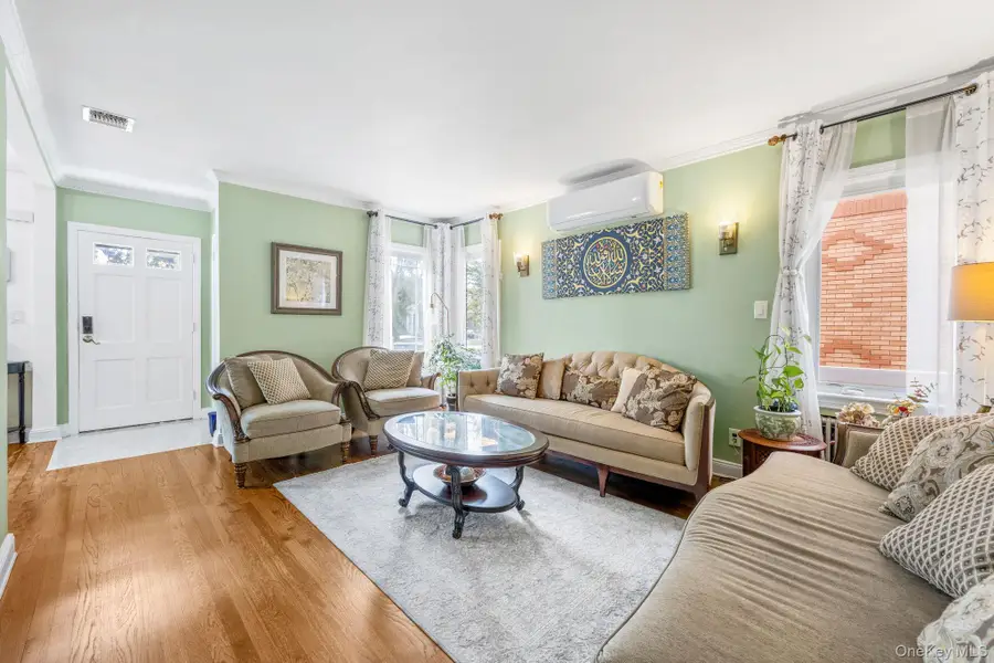 18 Rose Lane, New Hyde Park, NY 11040 - Image #3