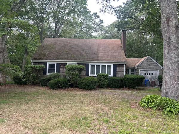 74 Oregon Avenue, Medford, NY 11763