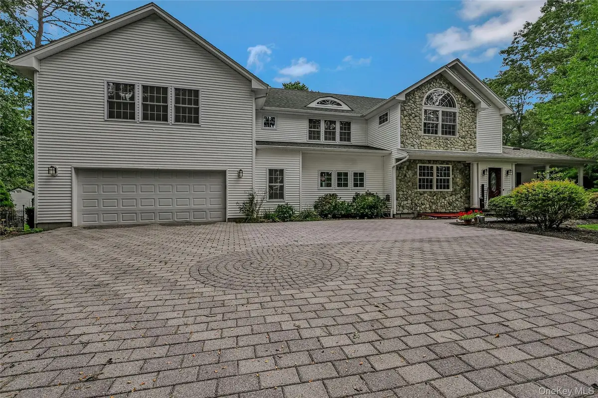144 South Path, Calverton, NY 11933 - Image #1