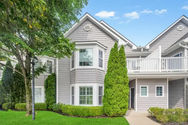 305 Okeefe Court, Oakdale, NY 11769