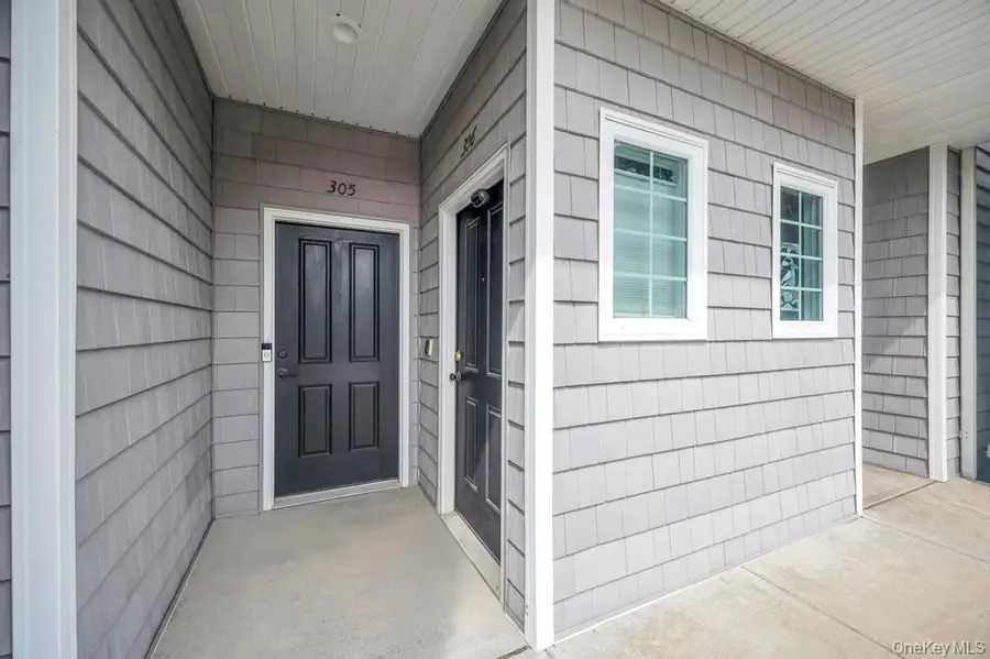 305 Okeefe Court, Oakdale, NY 11769 - Image #3