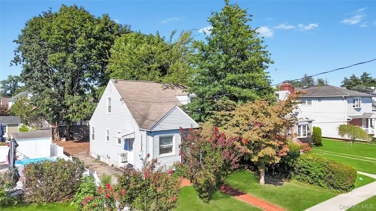 252 Lexington Avenue, West Hempstead, NY 11552 - Image #1