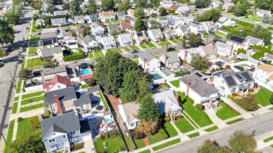 252 Lexington Avenue, West Hempstead, NY 11552 - Image #2