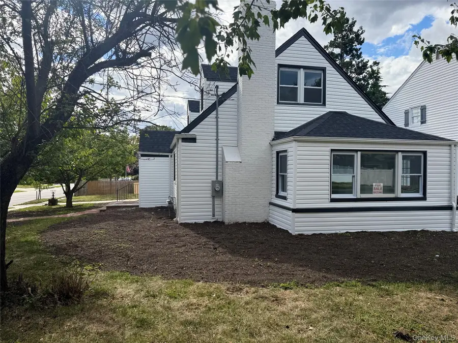 70 Morris Avenue, Malverne, NY 11565 - Image #3