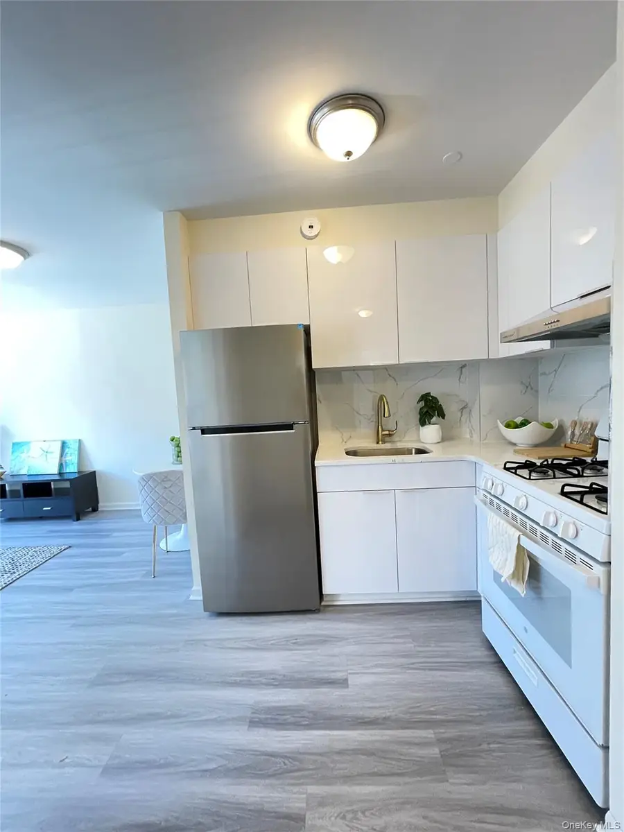 144-48 Roosevelt Avenue #3B, Flushing, NY 11354 - Image #2