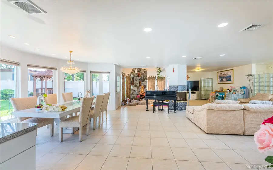 19 Wayside Lane, Wantagh, NY 11793 - Image #2