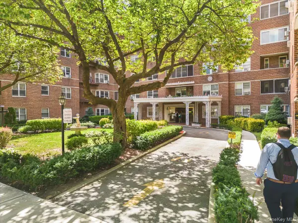 67-66 108th Street #B31, Forest Hills, NY 11375