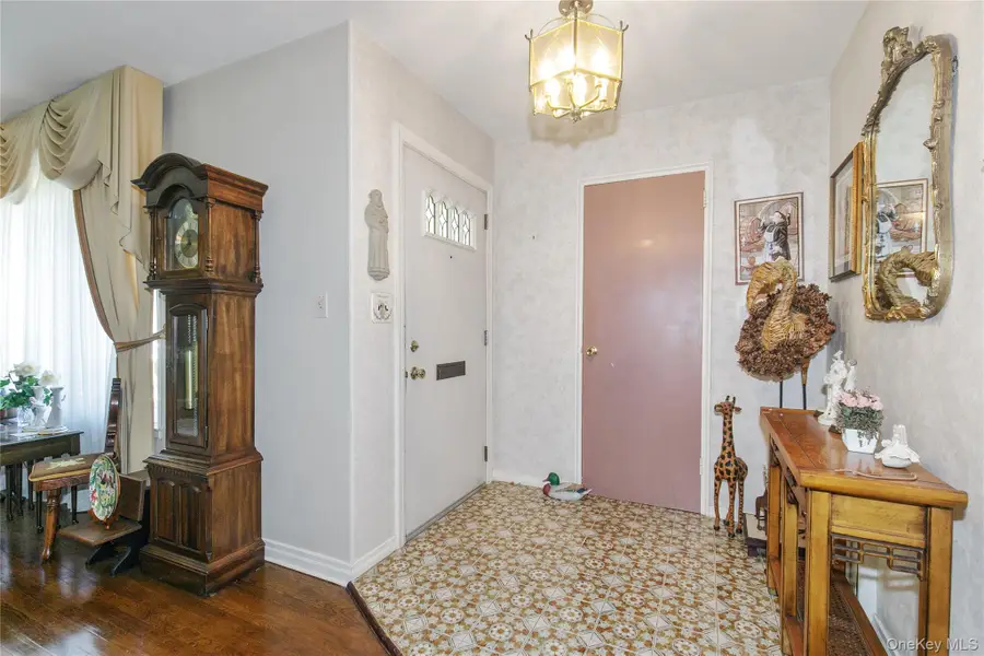 13 Linda Road, Port Washington, NY 11050 - Image #3