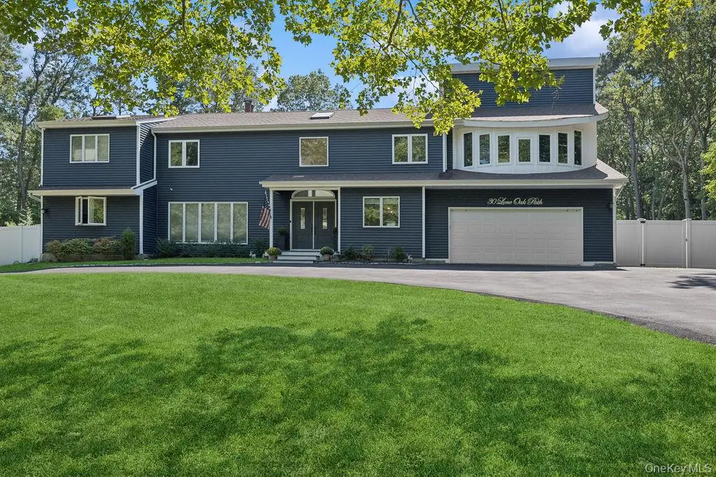 30 Lone Oak Path, Smithtown, NY 11787 - Image #1