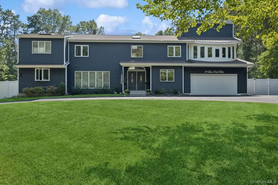 30 Lone Oak Path, Smithtown, NY 11787 - Image #2