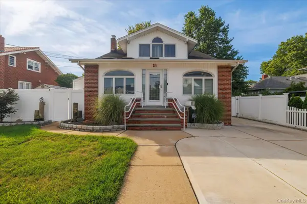 31 Alice Street, Merrick, NY 11566