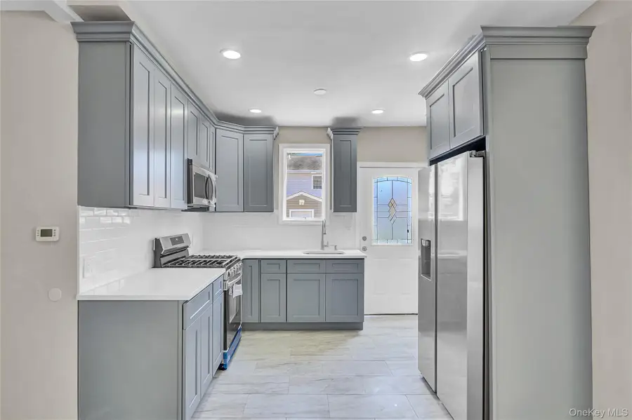 260 Cedar Court, Copiague, NY 11726 - Image #2