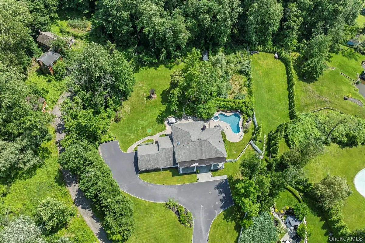 25 Montrose Court, Roslyn Harbor, NY 11576 - Image #1