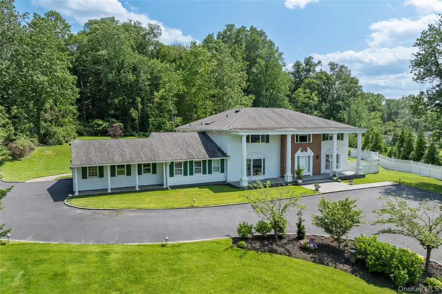 25 Montrose Court, Roslyn Harbor, NY 11576 - Image #2