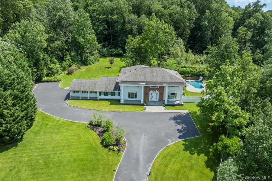 25 Montrose Court, Roslyn Harbor, NY 11576 - Image #3