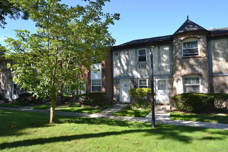 11 Glen Hollow Drive #D15, Holtsville, NY 11742 - Image #3