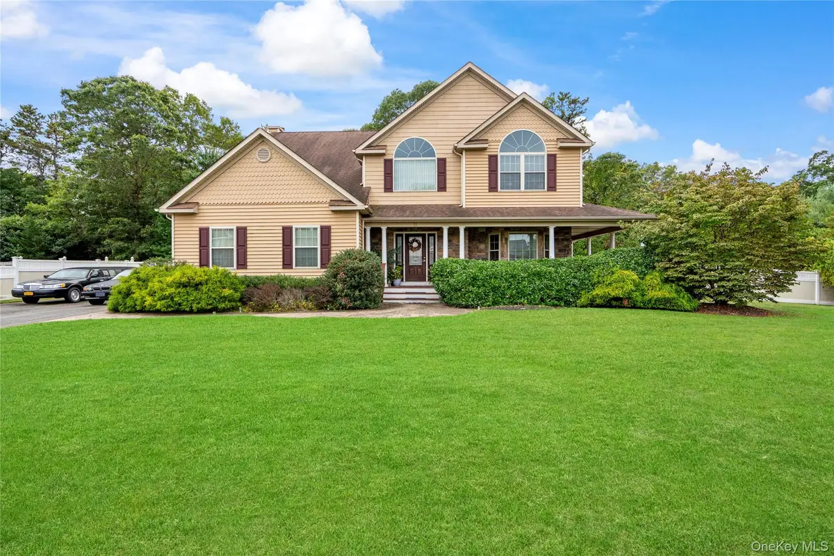 22 Southview Circle, Lake Grove, NY 11755 - Image #1