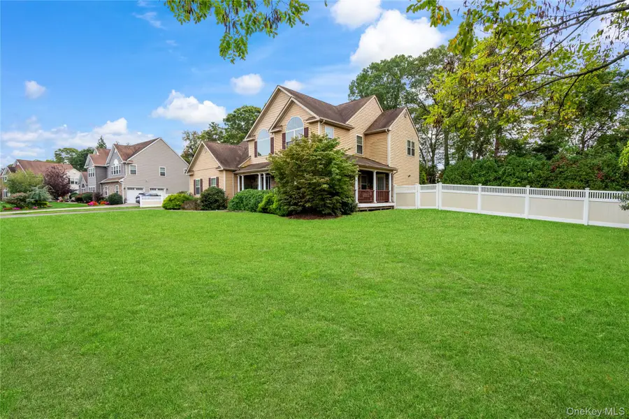 22 Southview Circle, Lake Grove, NY 11755 - Image #2