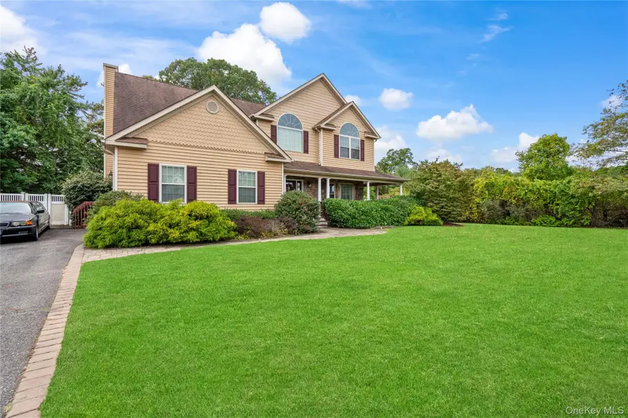 22 Southview Circle, Lake Grove, NY 11755 - Image #3