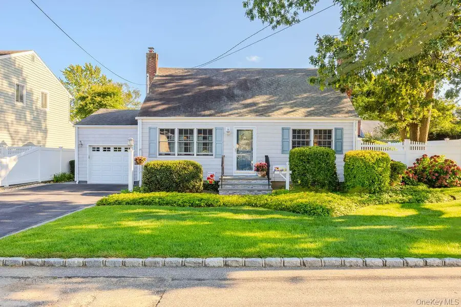 37 Newark Street, Lindenhurst, NY 11757 - Image #2