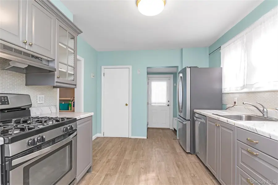 24 Walnut Street, Westbury, NY 11590 - Image #3