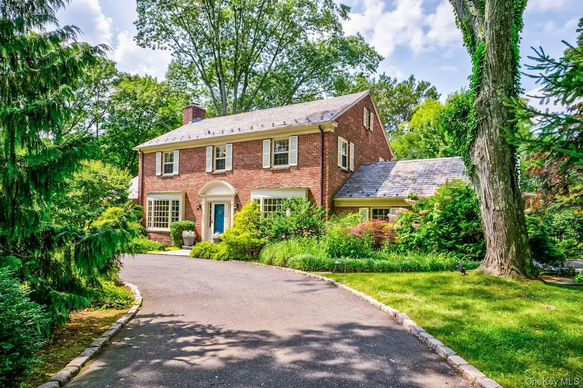 11 Middle Road, Sands Point, NY 11050 - Image #1