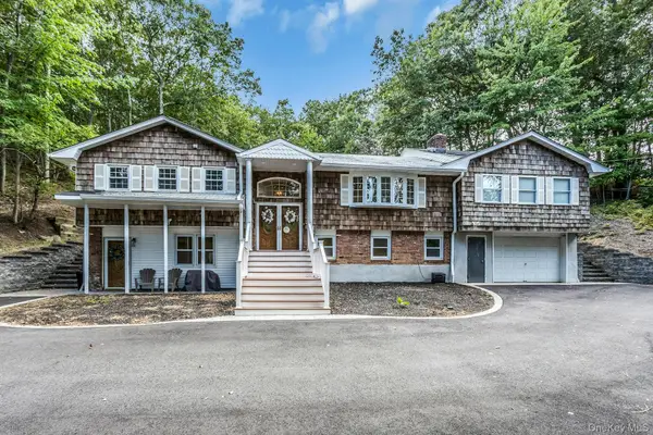 334 Bread And Cheese Hollow Road, Northport, NY 11768