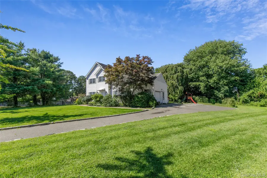 5 Naomi Court, Melville, NY 11747 - Image #3