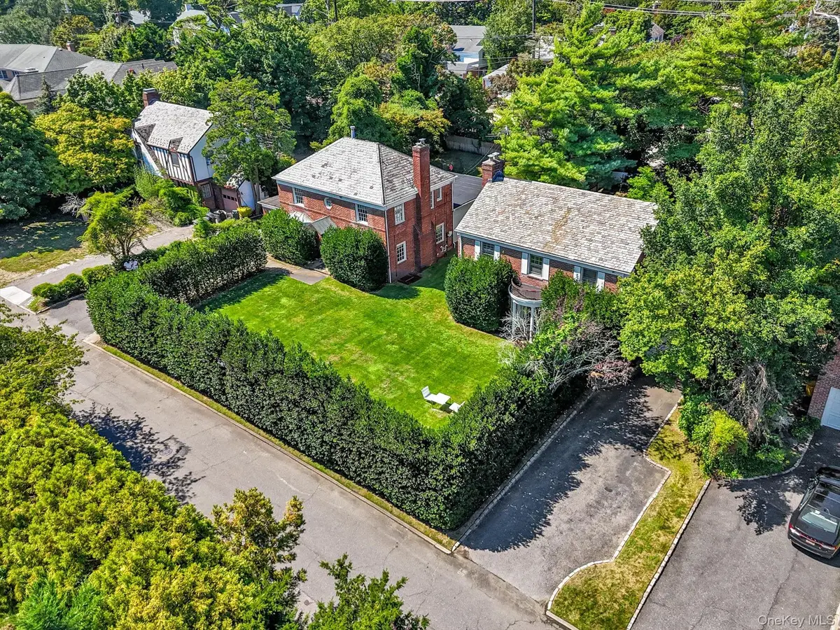 30 Beechwood Drive, Lawrence, NY 11559 - Image #1