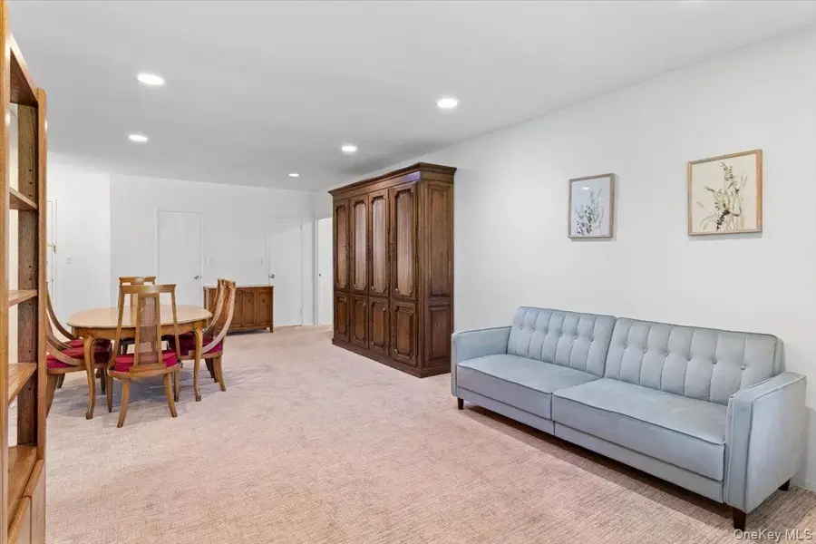 1 Kensington Gate #112, Great Neck, NY 11023 - Image #3