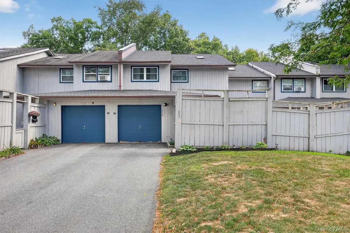 1904 Chelsea Cove S, Hopewell Junction, NY 12533 - Image #1