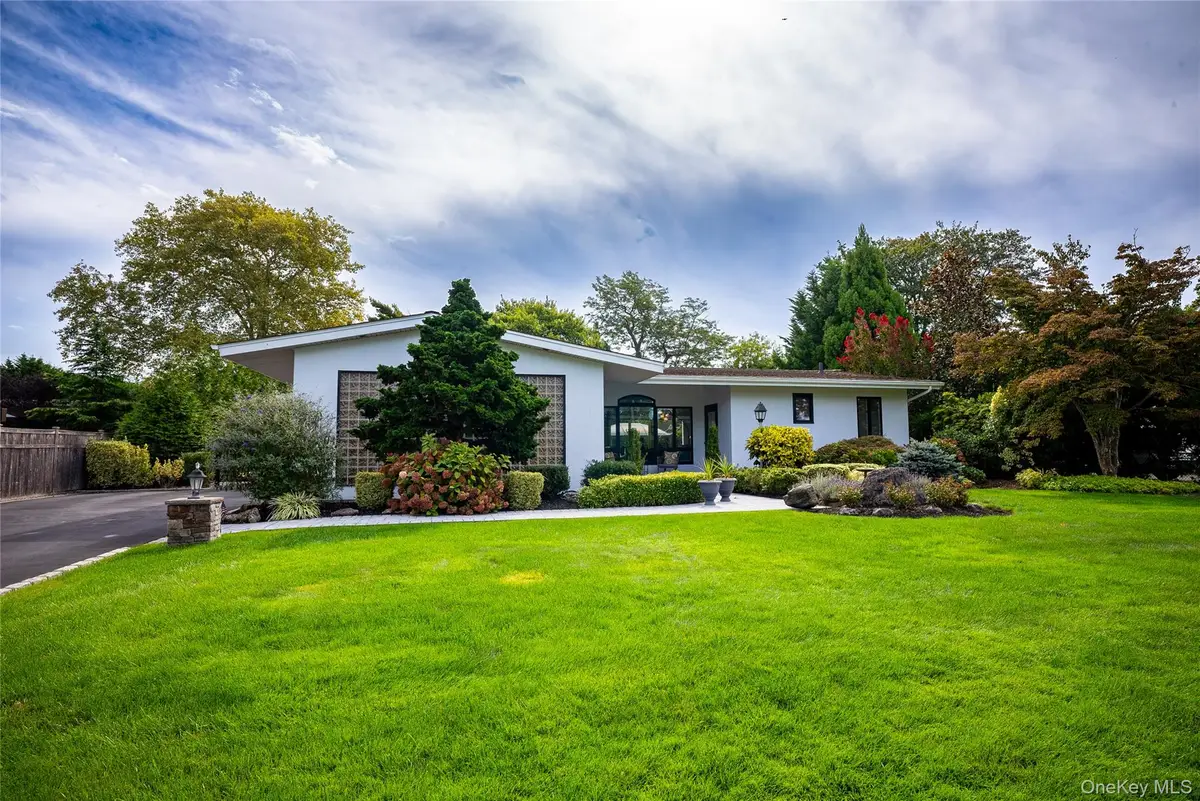 11 Saltmeadow Lane, Bayport, NY 11705 - Image #1