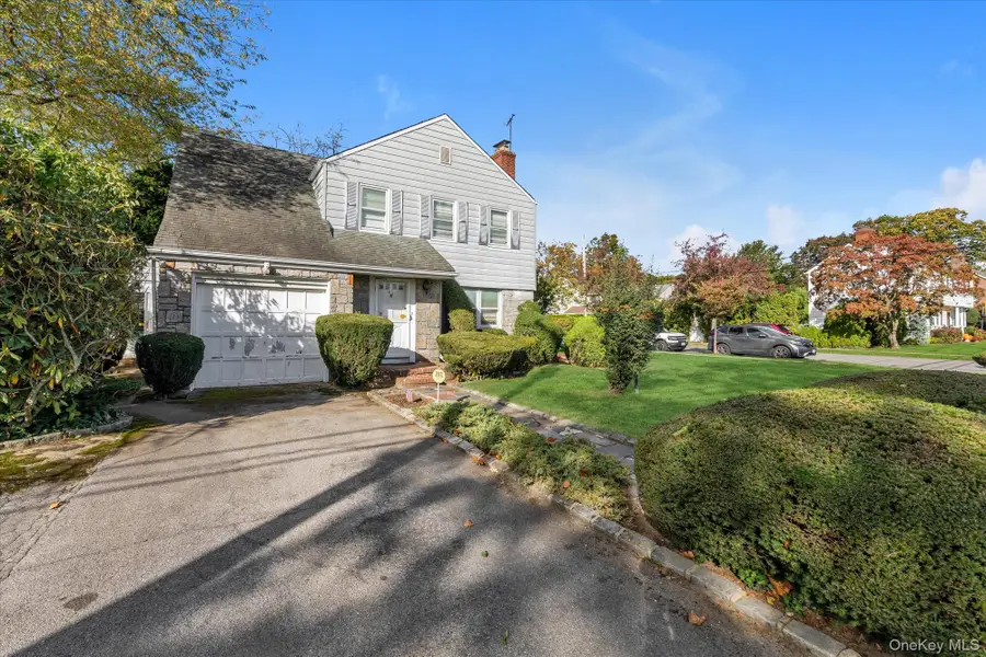 95 Dogwood Avenue, Malverne, NY 11565 - Image #2