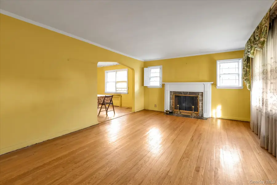 95 Dogwood Avenue, Malverne, NY 11565 - Image #3