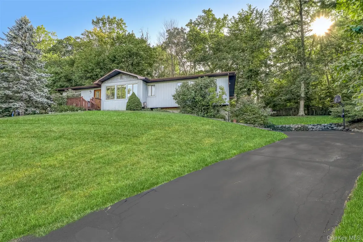 54 Newport Drive, Nanuet, NY 10954 - Image #1