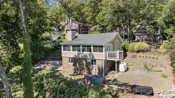 6 Deer Trail N, Greenwood Lake, NY 10925