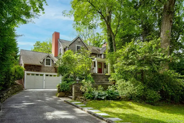 96 Davis Road, Port Washington, NY 11050