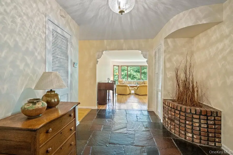 7 Chatham Place, Dix Hills, NY 11746 - Image #3