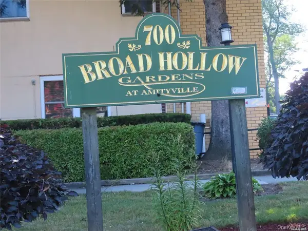 700 Broadway #22, Amityville, NY 11701