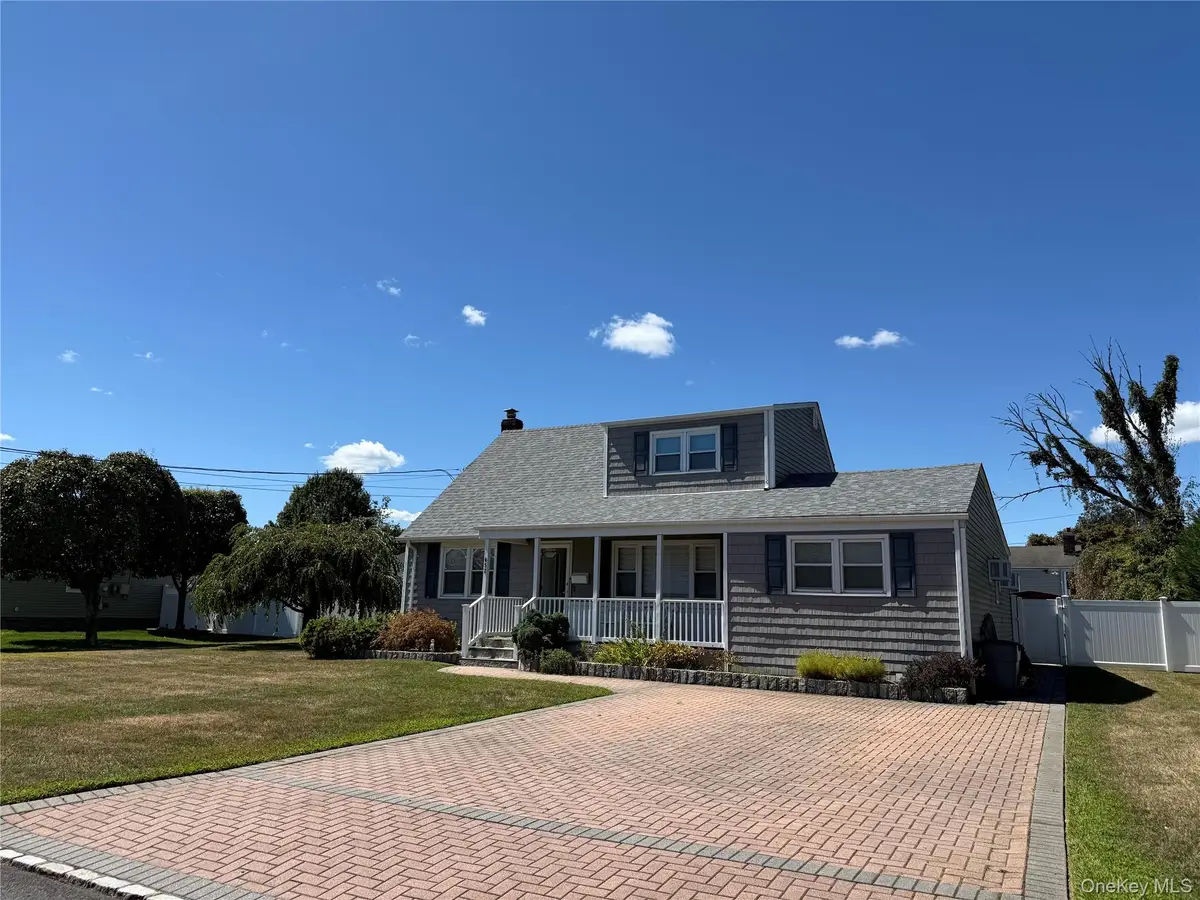 652 Empire Avenue, West Babylon, NY 11704 - Image #1