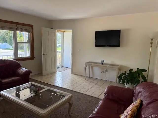 652 Empire Avenue, West Babylon, NY 11704 - Image #3