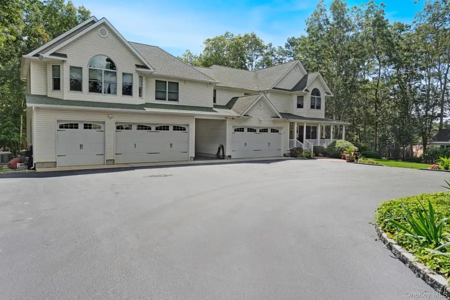 396 Eastport Manor Road, Manorville, NY 11949 - Image #3