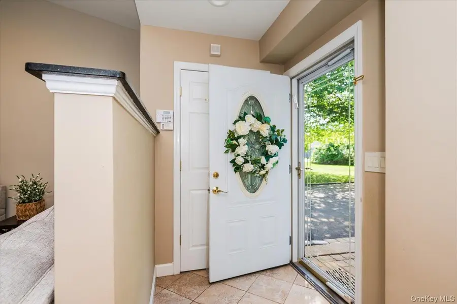 10 Pashen Place, Dix Hills, NY 11746 - Image #3