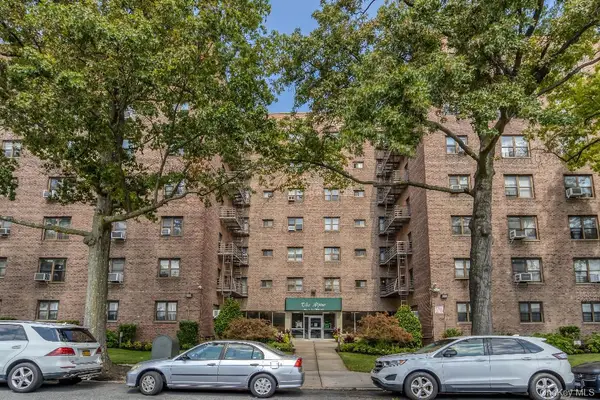 204-15 Foothill Avenue #B77, Hollis, NY 11423