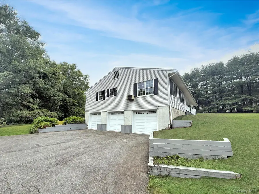 325 Jackson Avenue, New Windsor, NY 12553 - Image #3