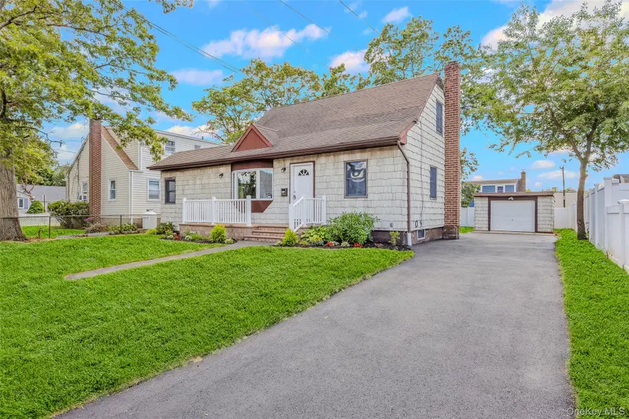 196 S Broome Avenue, Lindenhurst, NY 11757 - Image #2